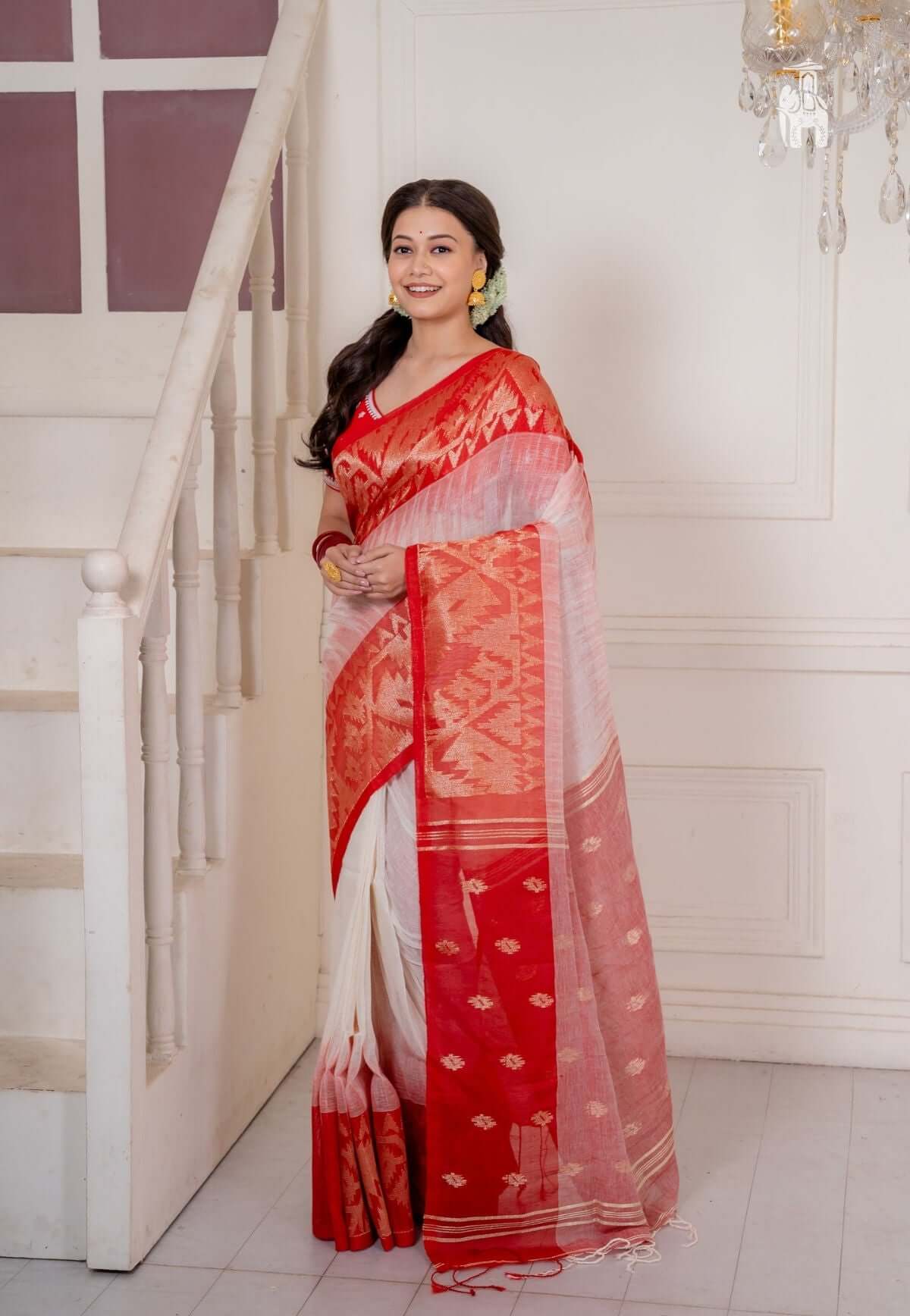 Handwoven Pure Katan Banarasi Silk Saree in White, Red and Antique Gol –  Bengal Looms India